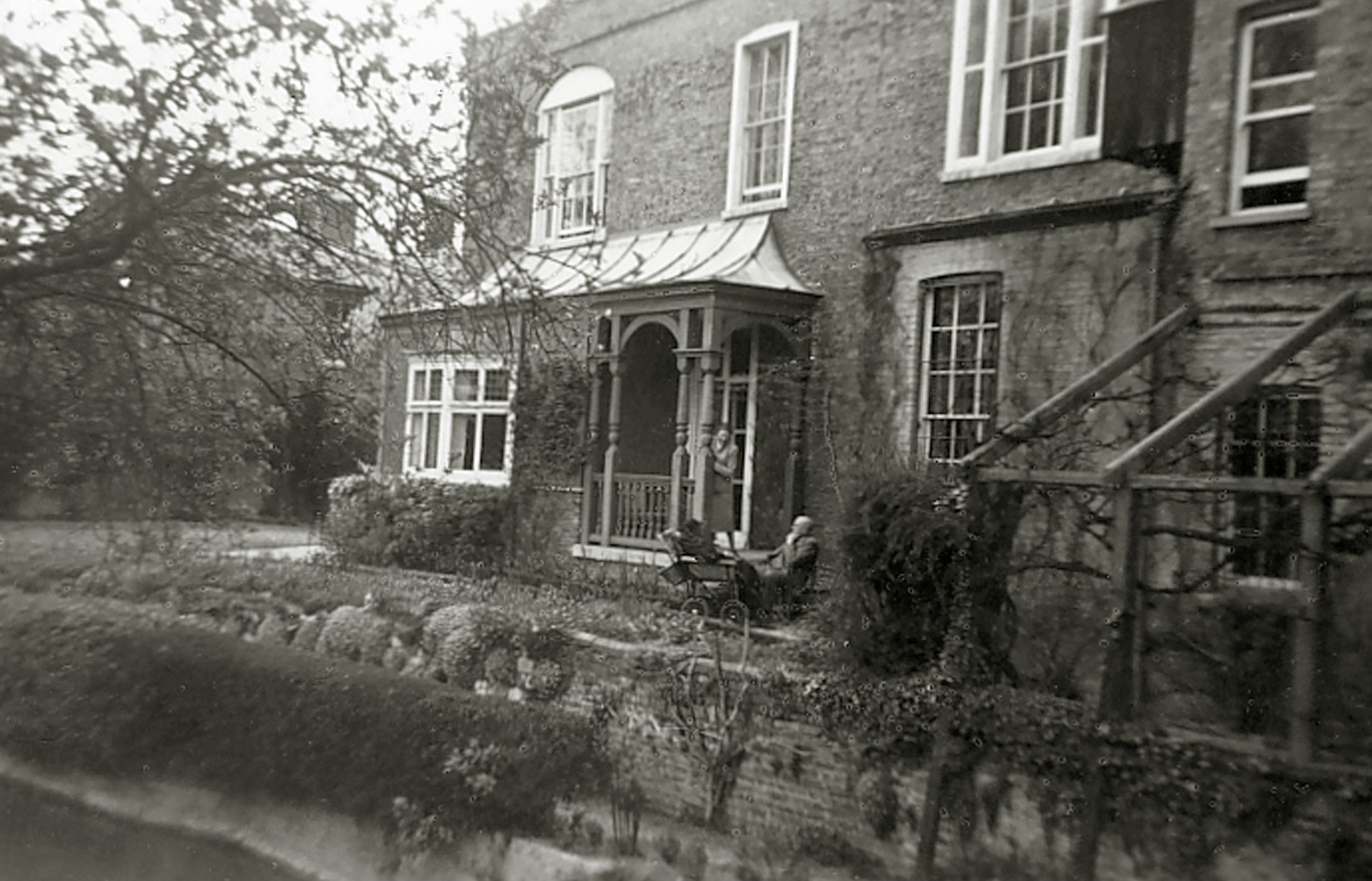 Gwen Raverat with her brother Sir Charles Darwin at Newnham Grange